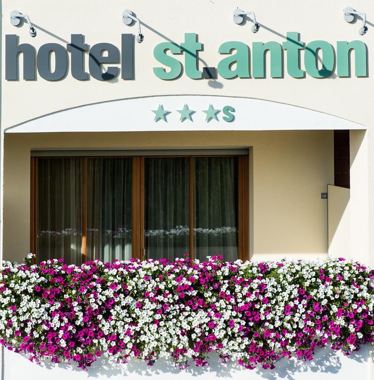 Hotel St. Anton Fiè Esterno foto